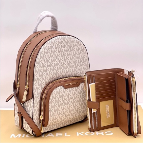 MICHAEL KORS JAYCEE MEDIUM
BACKPACK and Wallet Set VANILLA New - Picture 11 of 14